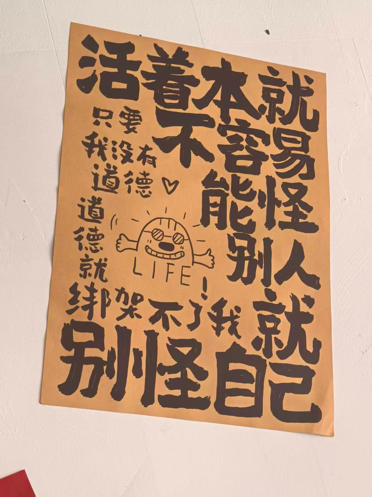 降息本意是让大家把钱都取出来花掉，但是收入不允许大家花掉钱，目前的钱是用来应急的