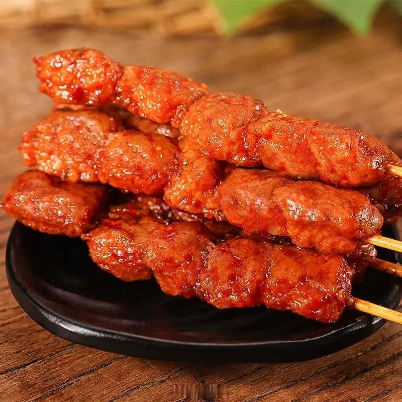 笑不活了我昨天中午逛超市买了点麻辣的垃圾食品放在办公室吃，主要是不敢拿回家，怕宝
