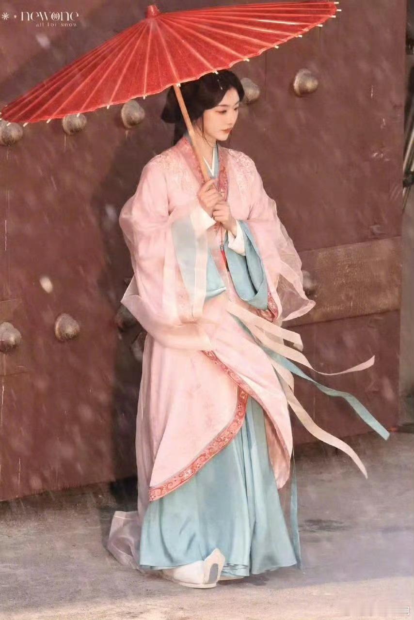孔雪儿战国袍 几年前，从路透就开始期待🥹楚玉终于和我们见面啦❄️​​​