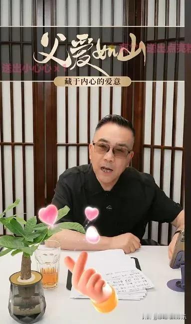 杨议直播回应父亲离世争议，杨少华去世当天剪彩他的回应是父亲临去世前这一年反常，性