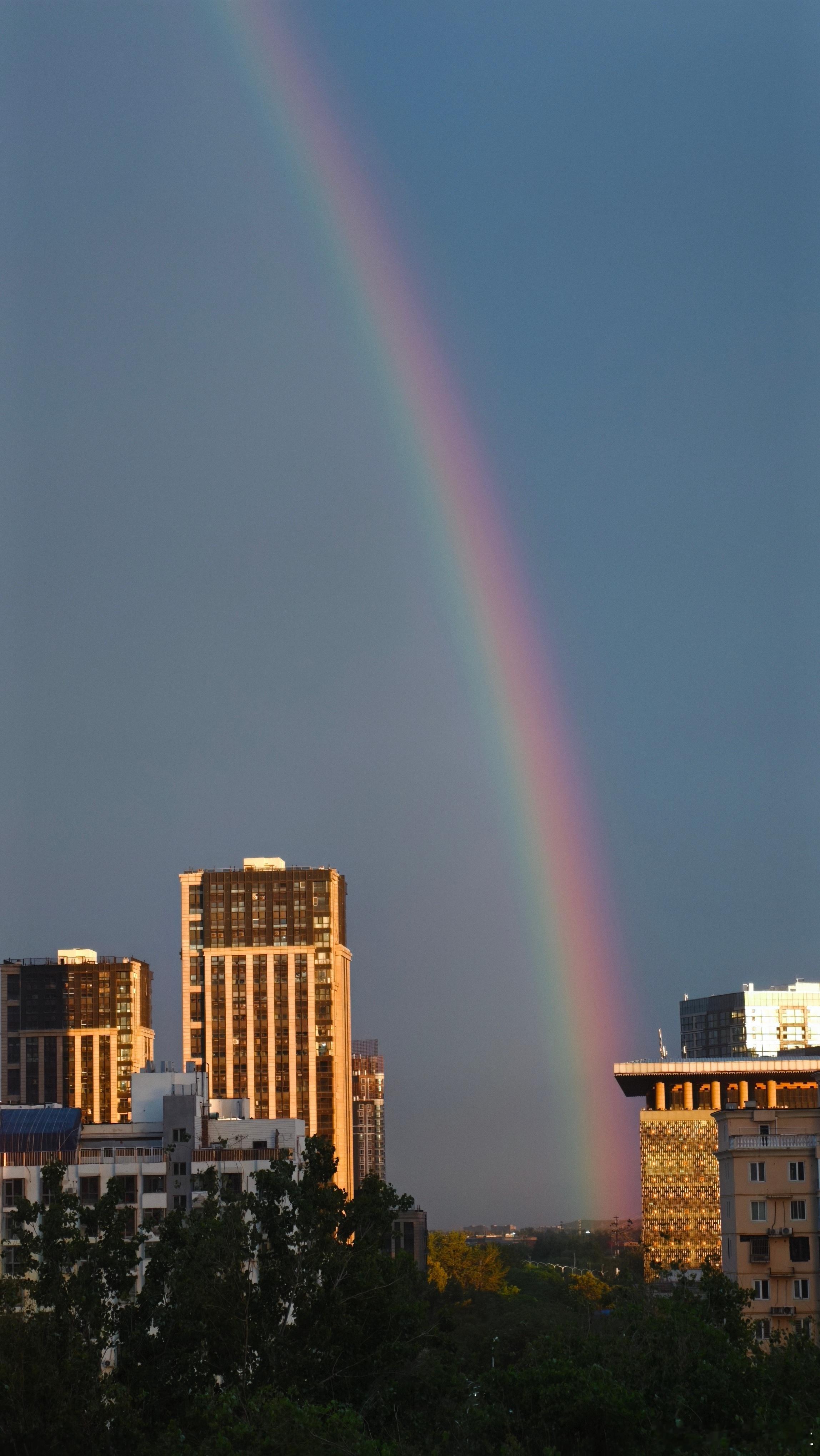 北京雨后的彩虹🌈北京彩虹北京雨后彩虹 五一看来老天爷都把特效拉满了哈哈哈哈 北