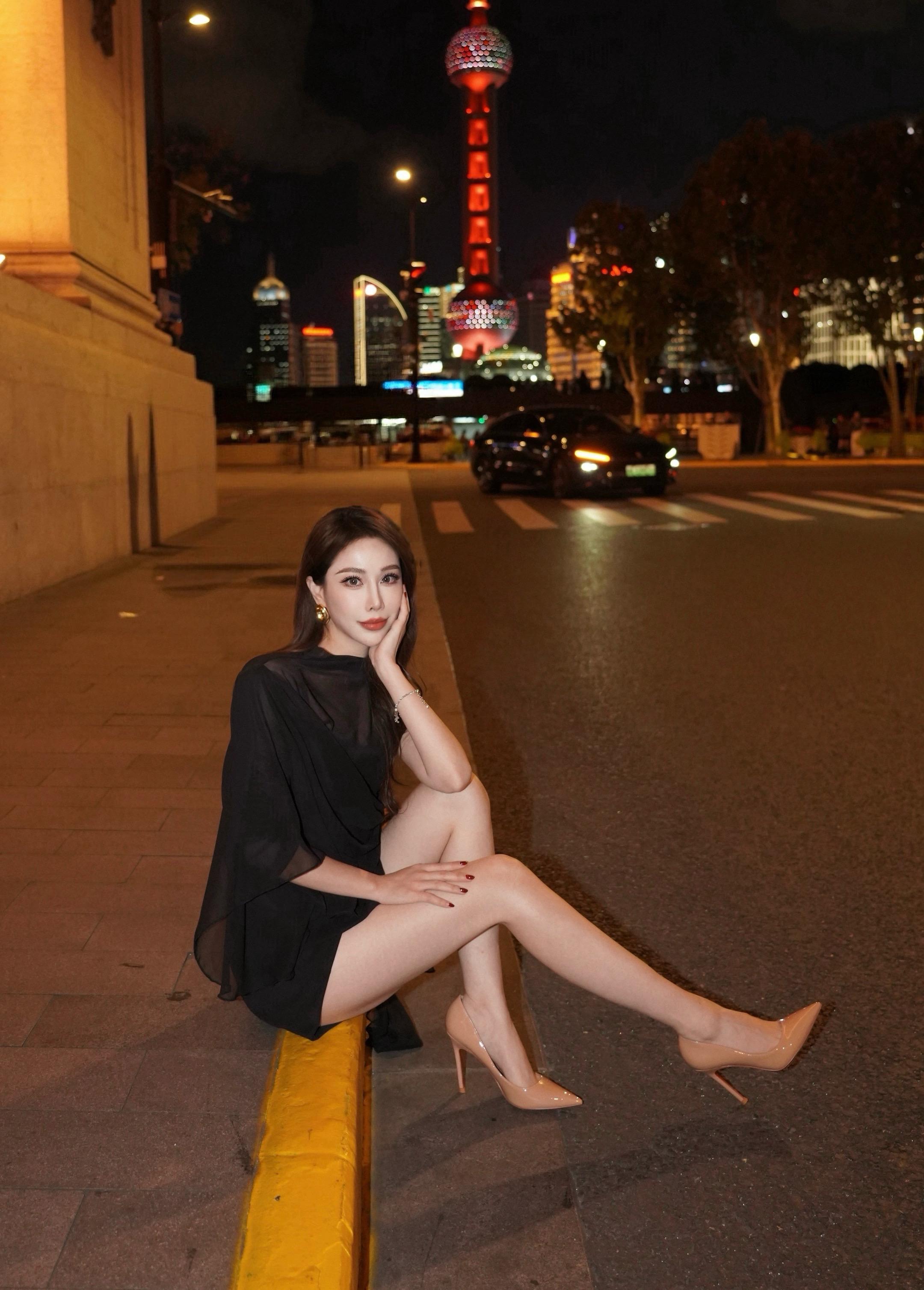 漂亮女人不发脾气只发财。