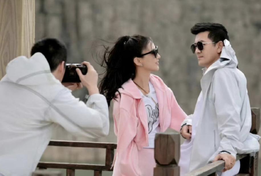 杨子大哥承认杨子和黄圣依参加《再见爱人4》是在演！

而且这大哥还说了，大家相信