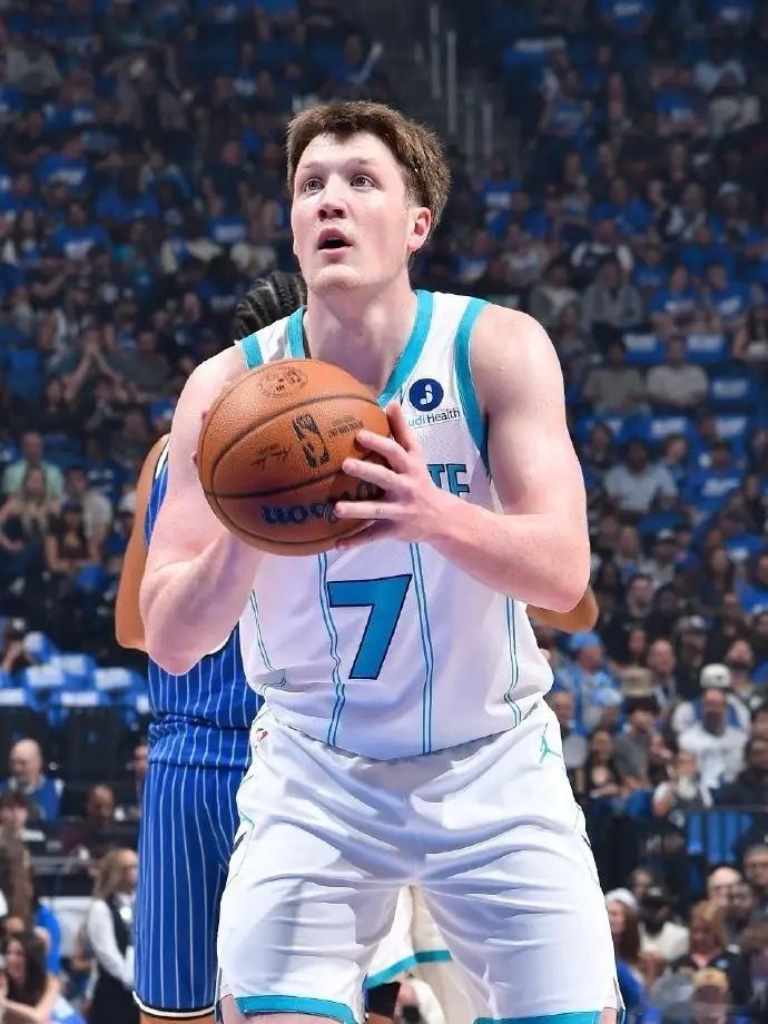 交学费了！克尼佩尔附加赛迷失：对阵热火：三分6中0对阵魔术：三分6中1两场附加赛