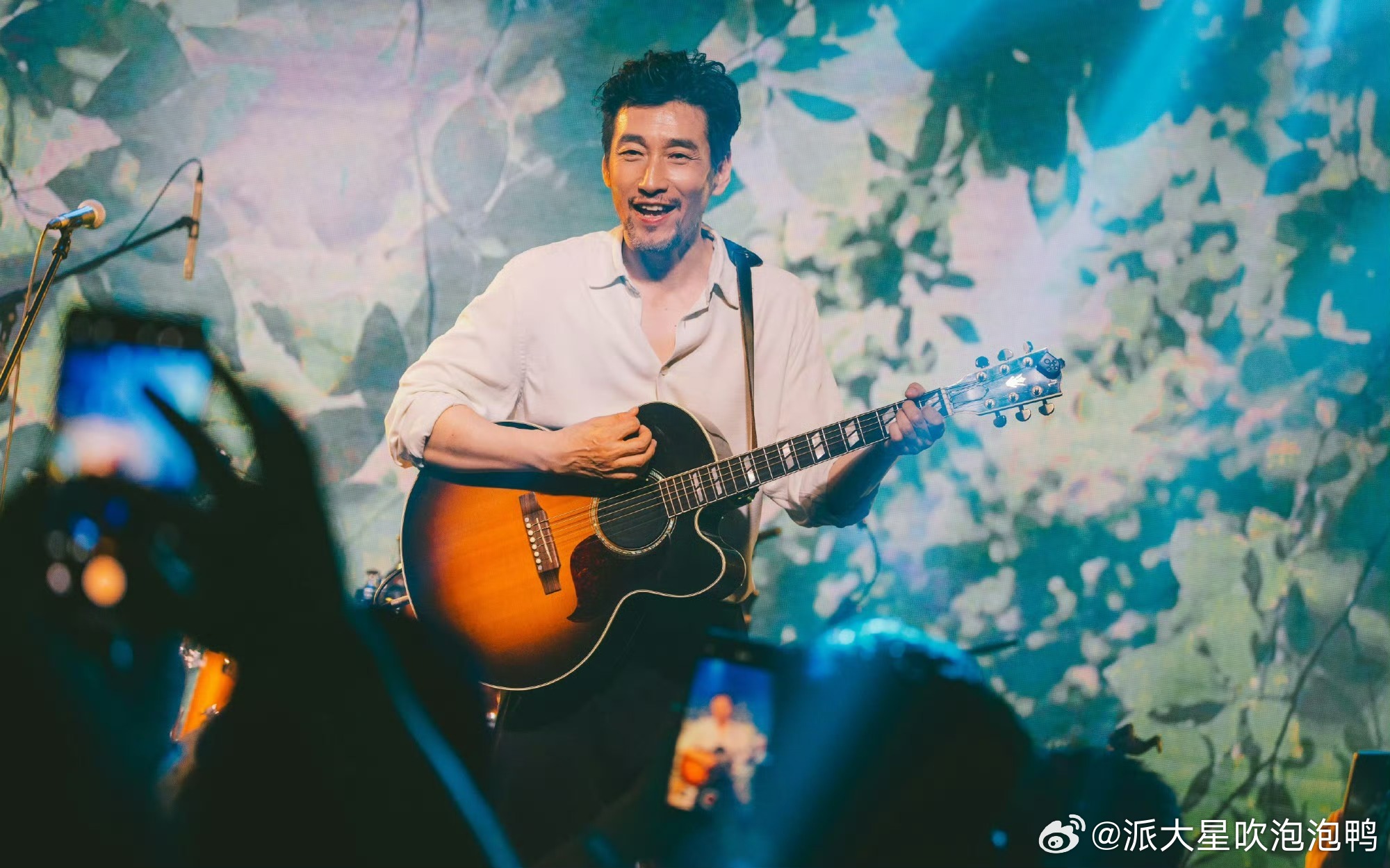 满江回应撞脸王千源所以说两个人能不能同框一次呀？看到这样的撞脸也是觉得非常的惊喜