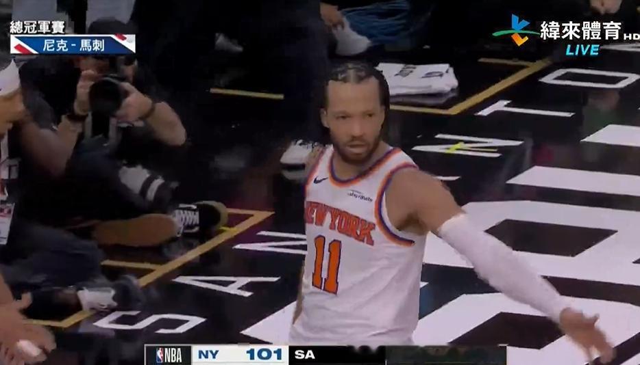 你TM是真的神！！！！！！NBA总决赛球迷冲场布伦森是大头还是铁头波波维奇G1现