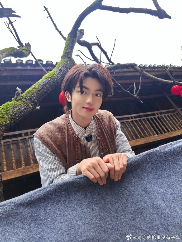 俐乐王昀楷沉浸式学习湘剧俐乐王昀楷有苗疆少年那味了湖湘戏曲遇上少数民族美学，碰撞