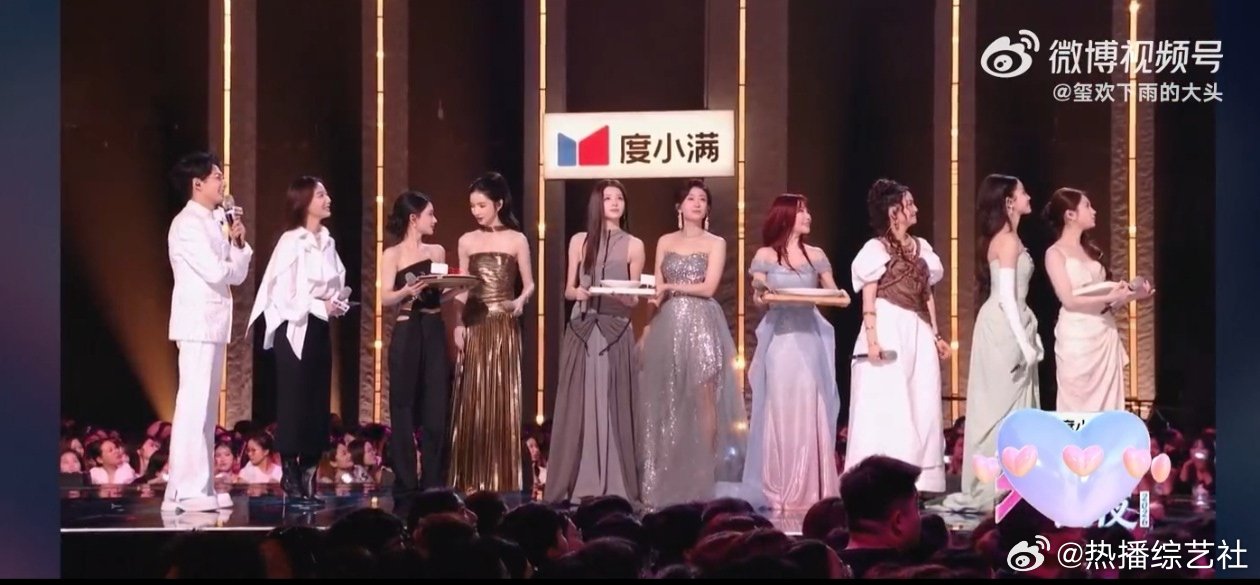 浪姐总决赛谢娜去哪了 浪姐直播万众期待的总决赛直播开启，不少观众好奇谢娜缺席本场