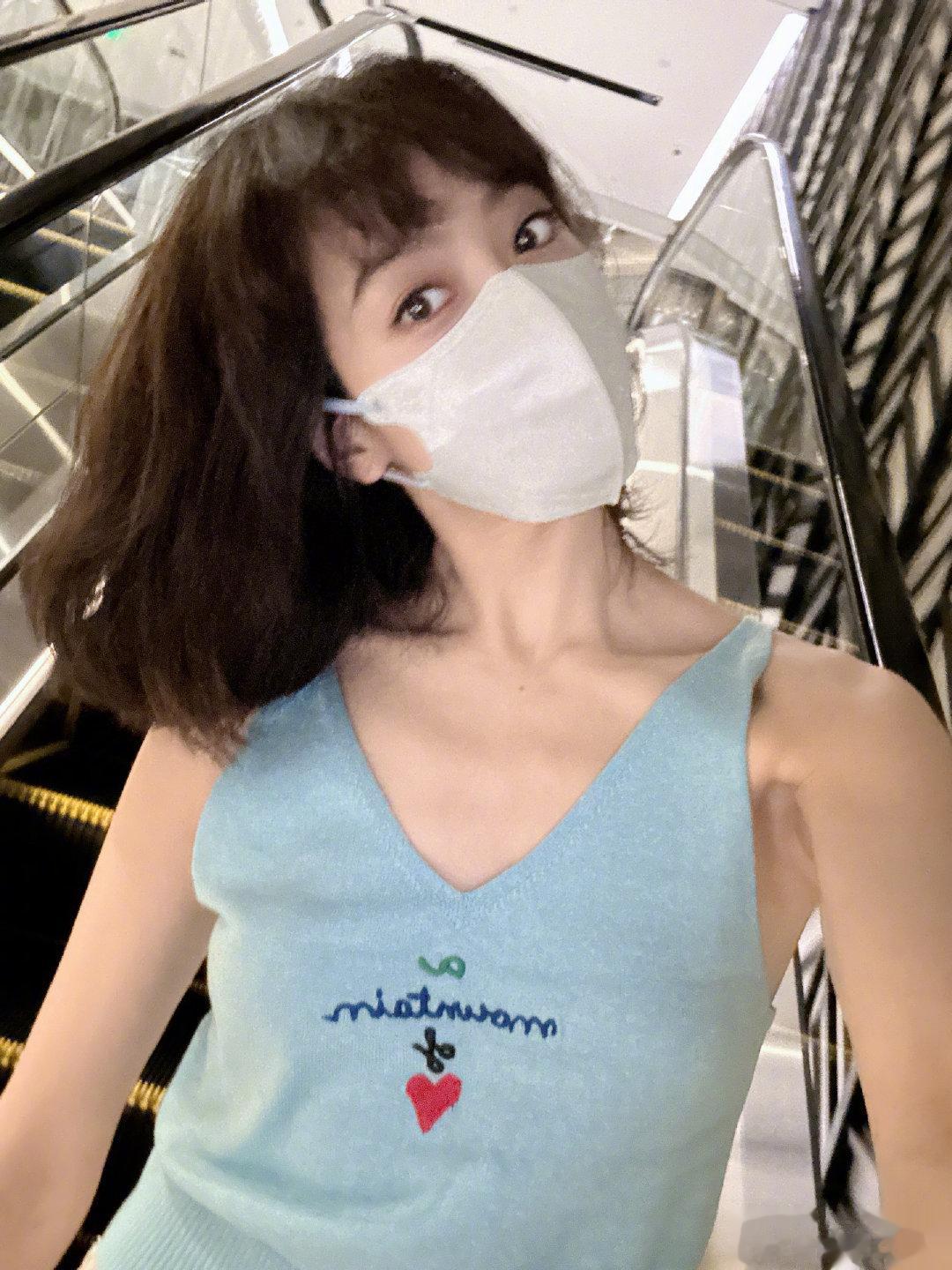 #宋茜初秋十八宫格##宋茜秋日女友#  宋茜真的不管是什么样的风格都能驾驭住 ​