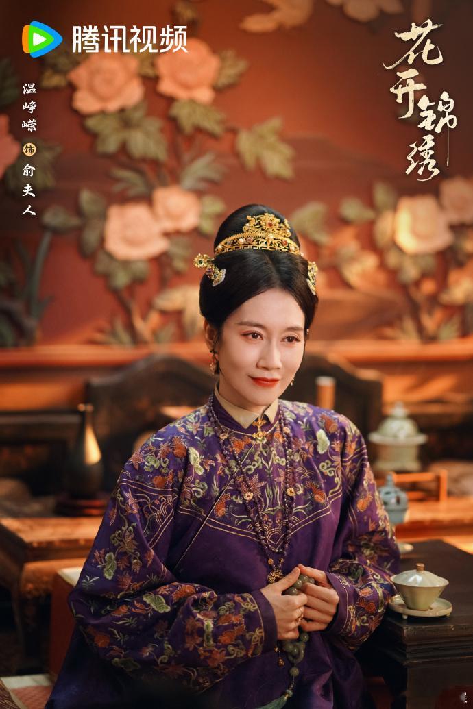 温峥嵘往那一坐权谋味就有了温峥嵘好适合演霸气女人自带强大掌控气场，温峥嵘塑造各类