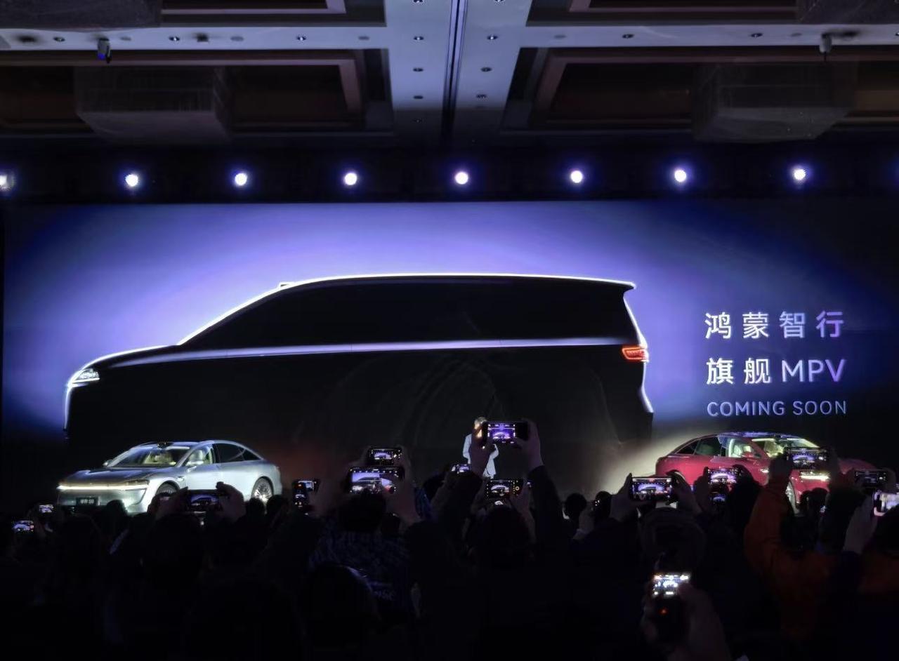 智界拿下鸿蒙智行首款MPV，纯血鸿蒙技术堆满高端配置
智界不愧是纯血鸿蒙，首个M