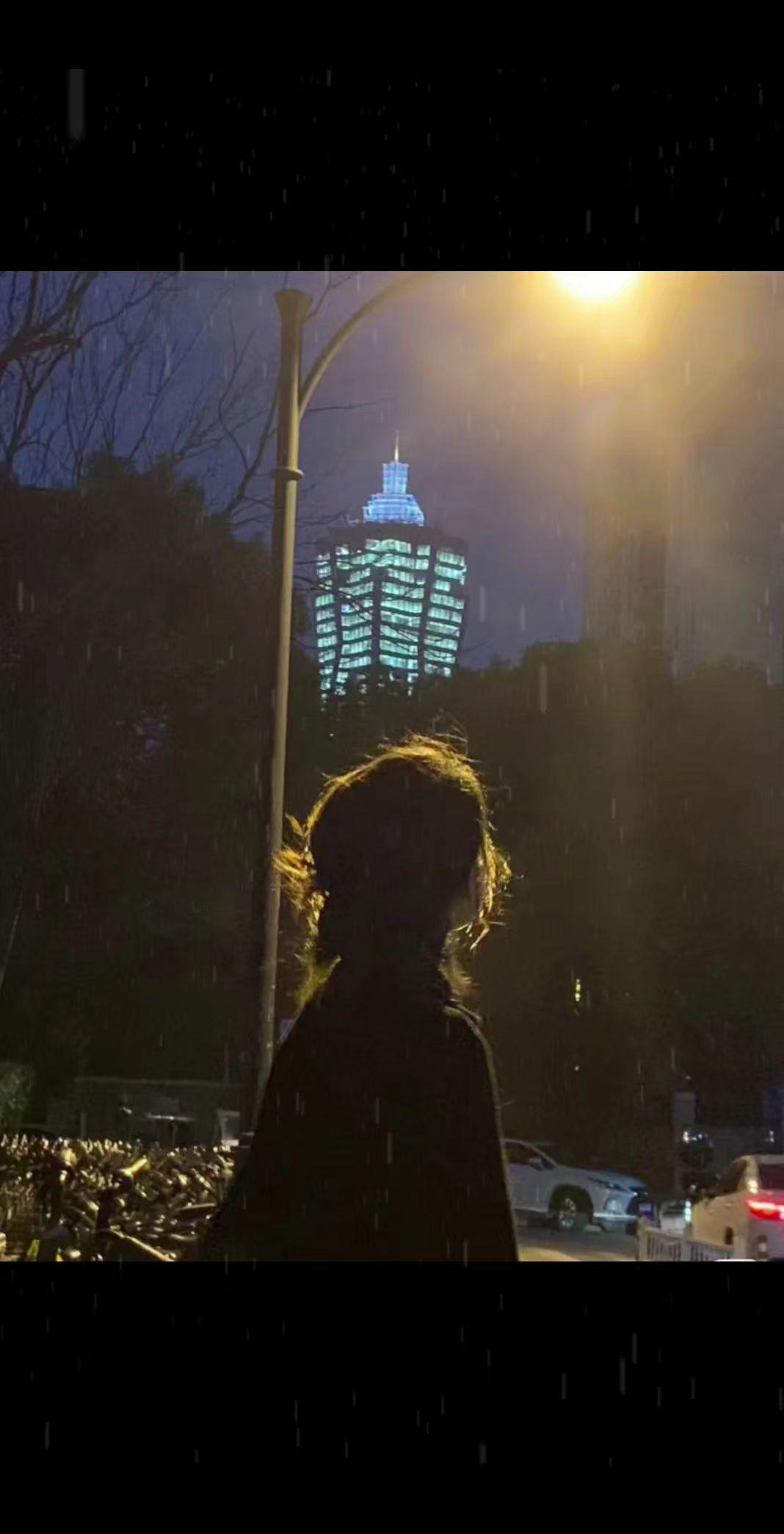 沉默一点吧，这世界太浮躁了”也给自己留些喘息的余地…