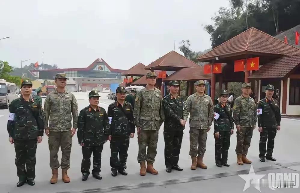 越南网友破防！中国网友保持冷静的微笑！

近日，越南媒体发布的中国人民解放军和越