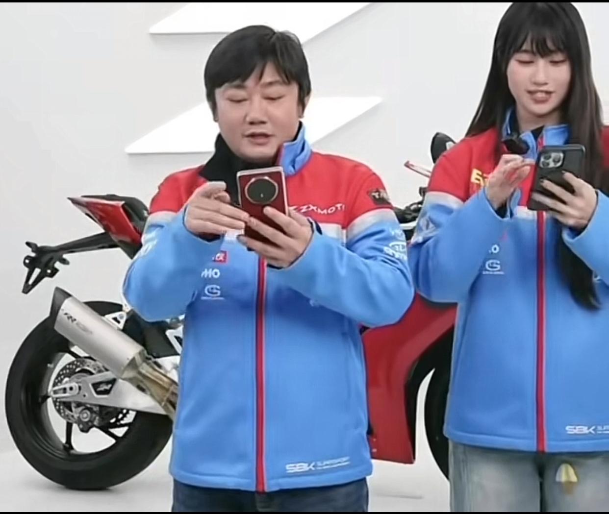 从40万到500万只用了45秒，要知道100万以后每次只能加价2万。

看样子张