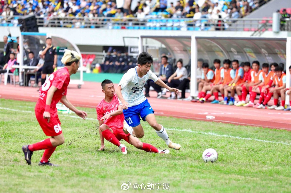吴越杯首秀宁波队客场战平绍兴队 4月6日，2026浙江省城市足球联赛“吴越杯”首