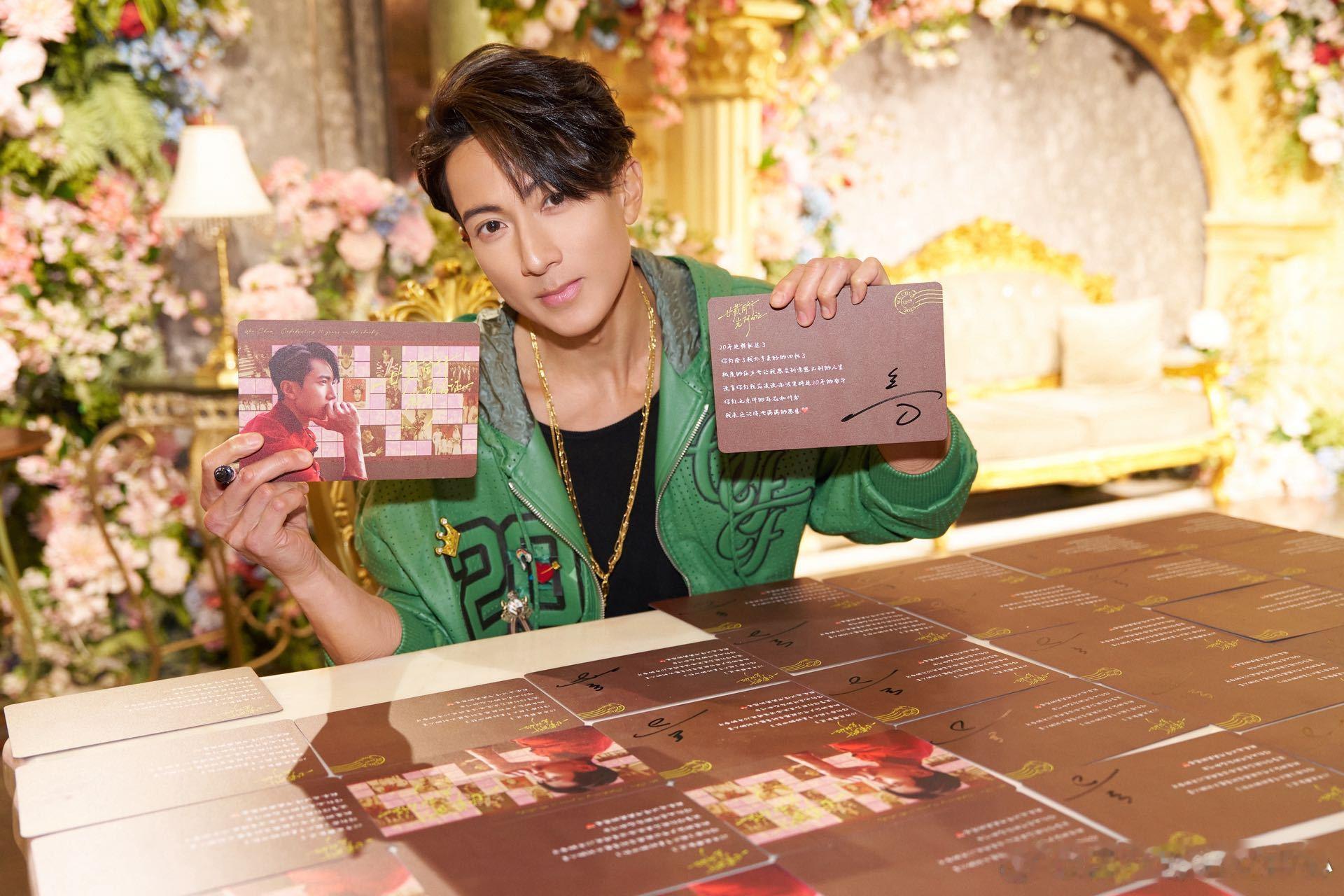 吴尊送粉丝20周年钢板明信片出道 20 年的吴尊依旧真诚又暖心！请粉丝吃饭 + 