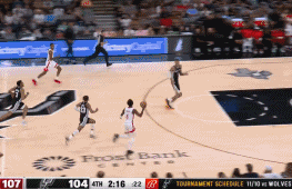 文班亚马1秒2帽史密斯，这天赋太逆天了！
北京时间10月28日，马刺与火箭的比赛