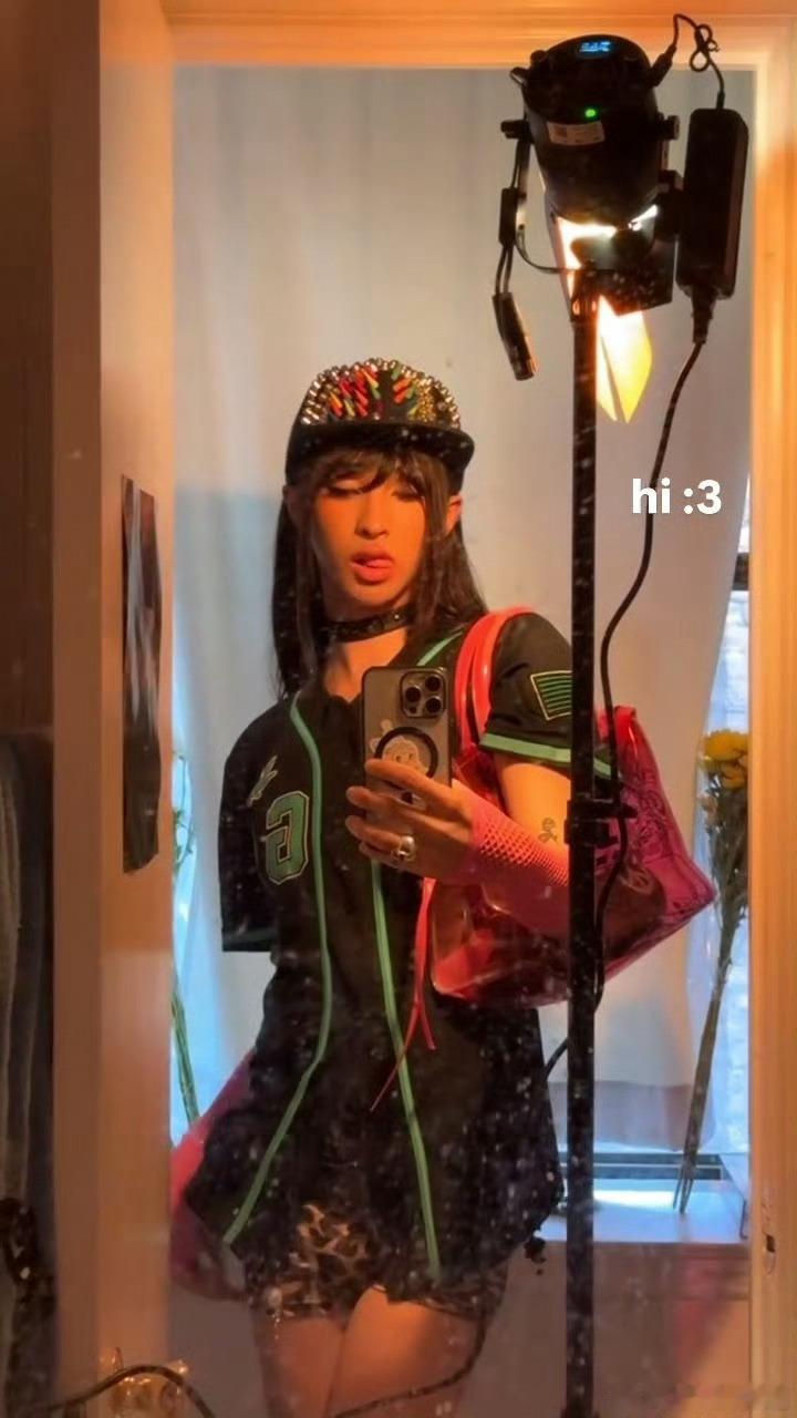 #伊能静儿子恩利晒女装穿搭#，好辣！🥵 ​​​