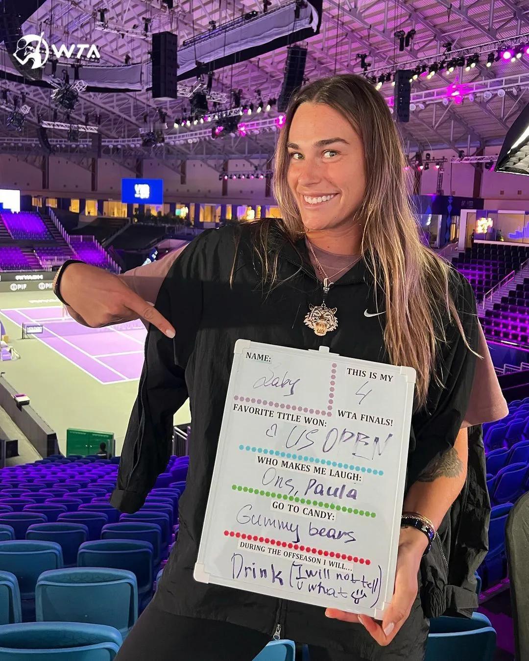 WTA利雅得年终总决赛，对入围的8位单打球员做了一个小调查，内容分别是：
-姓名