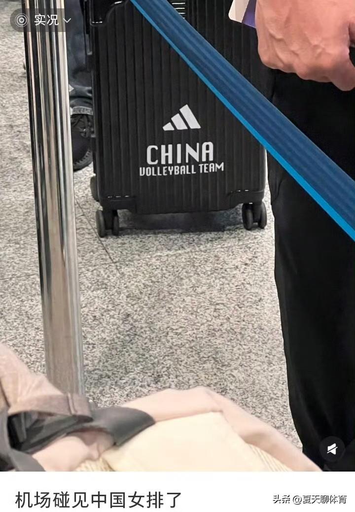 中国女排今日凌晨低调出发！飞往✈️美国阿灵顿，参加世界女排联赛第三周的比赛！今天