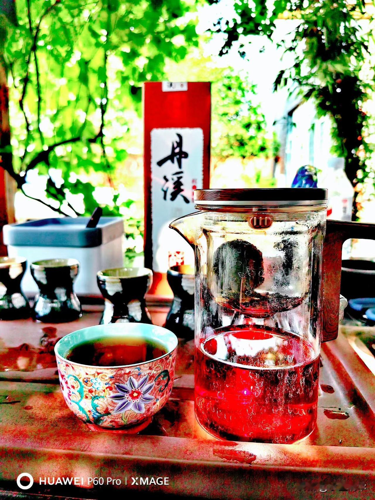 敬一敬我的冲撞
我的孤勇
我秉直的脾性
以及我的泪不自禁
敬一敬我的过往
我的坦