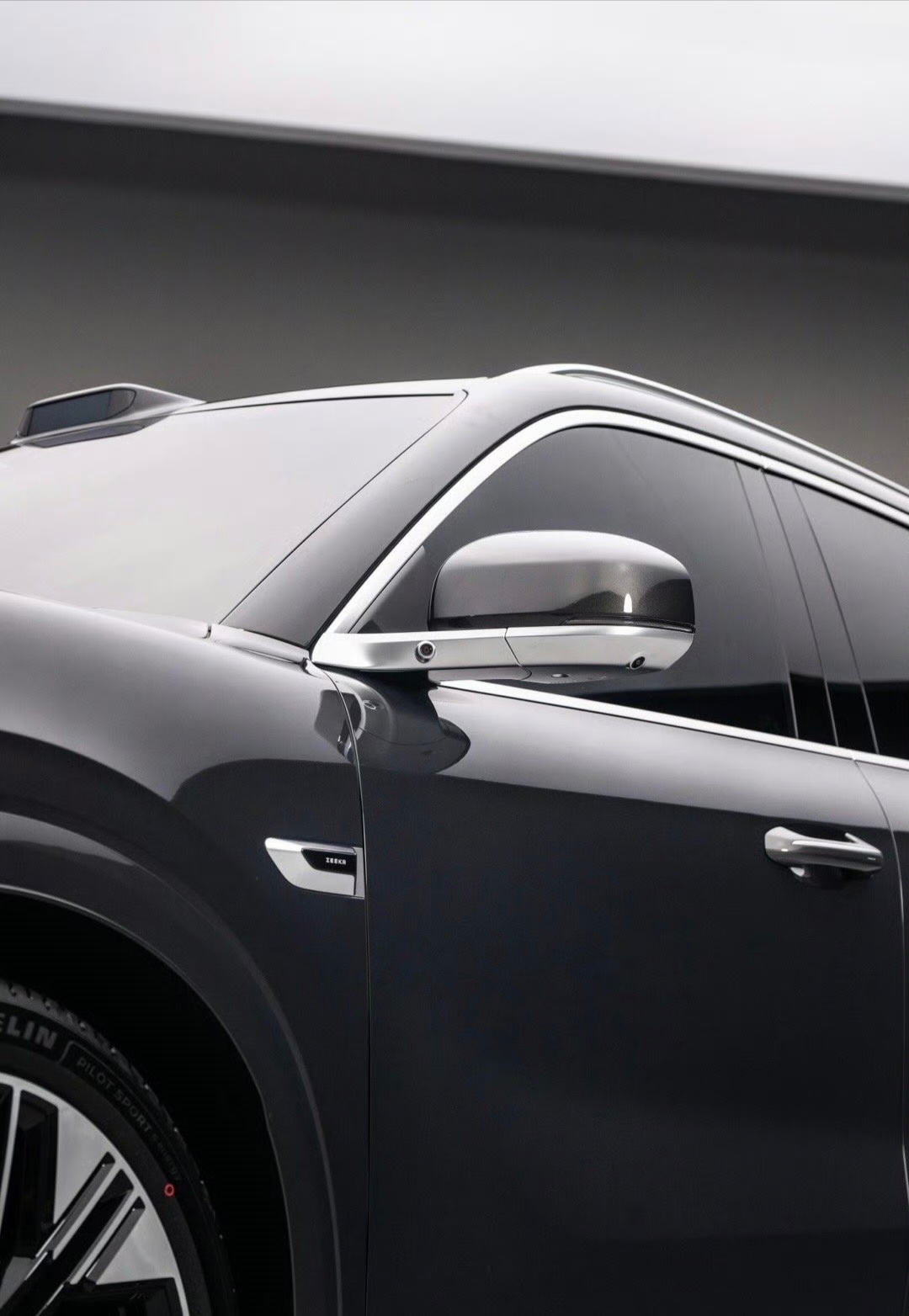 极氪8X实车亮相极氪8X实车照片，你们看看怎么样？我看着相当的帅呀 