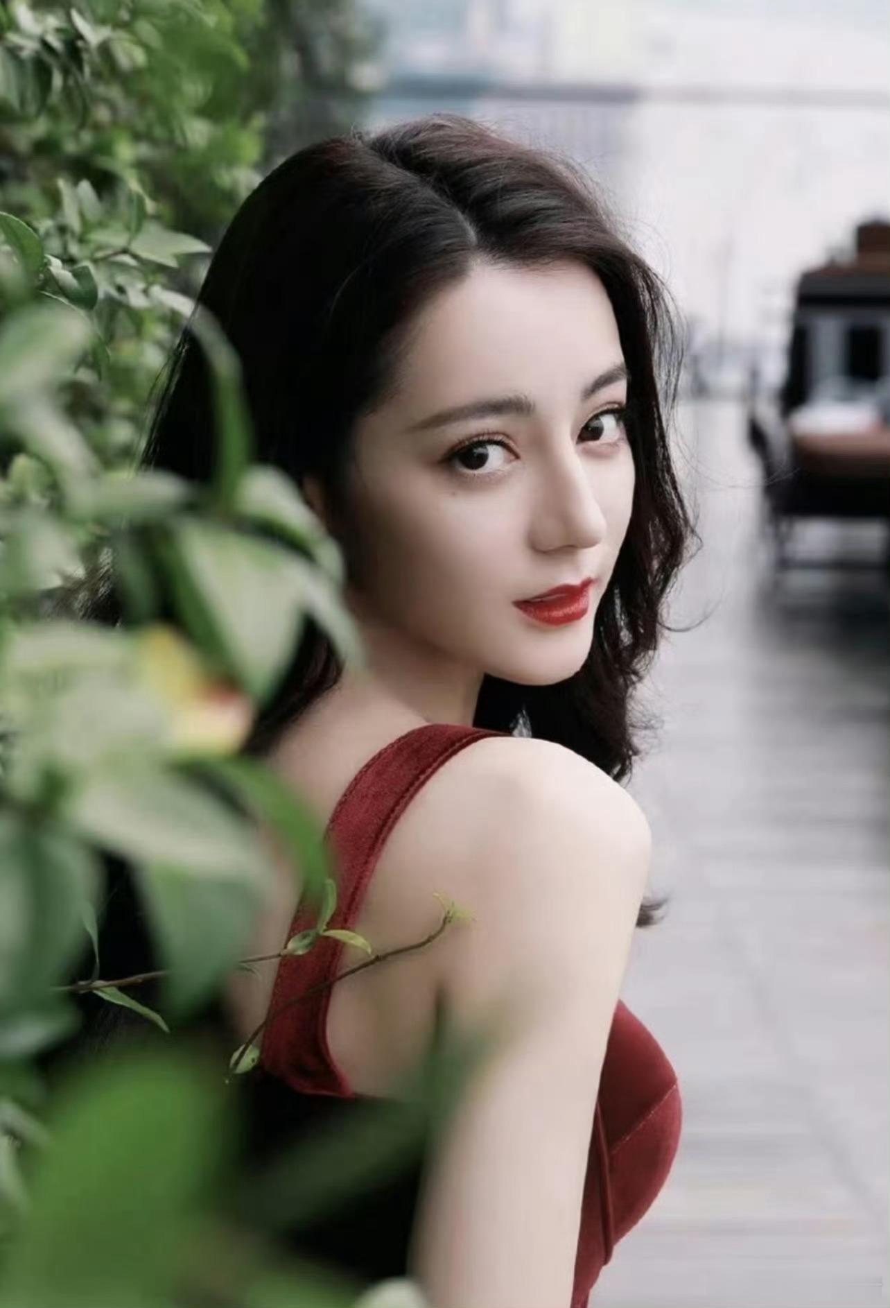 刘亦菲主C杨幂宋佳副C 官宣顺序是：李庚希、文淇、张子枫、迪丽热巴、马思纯、张小