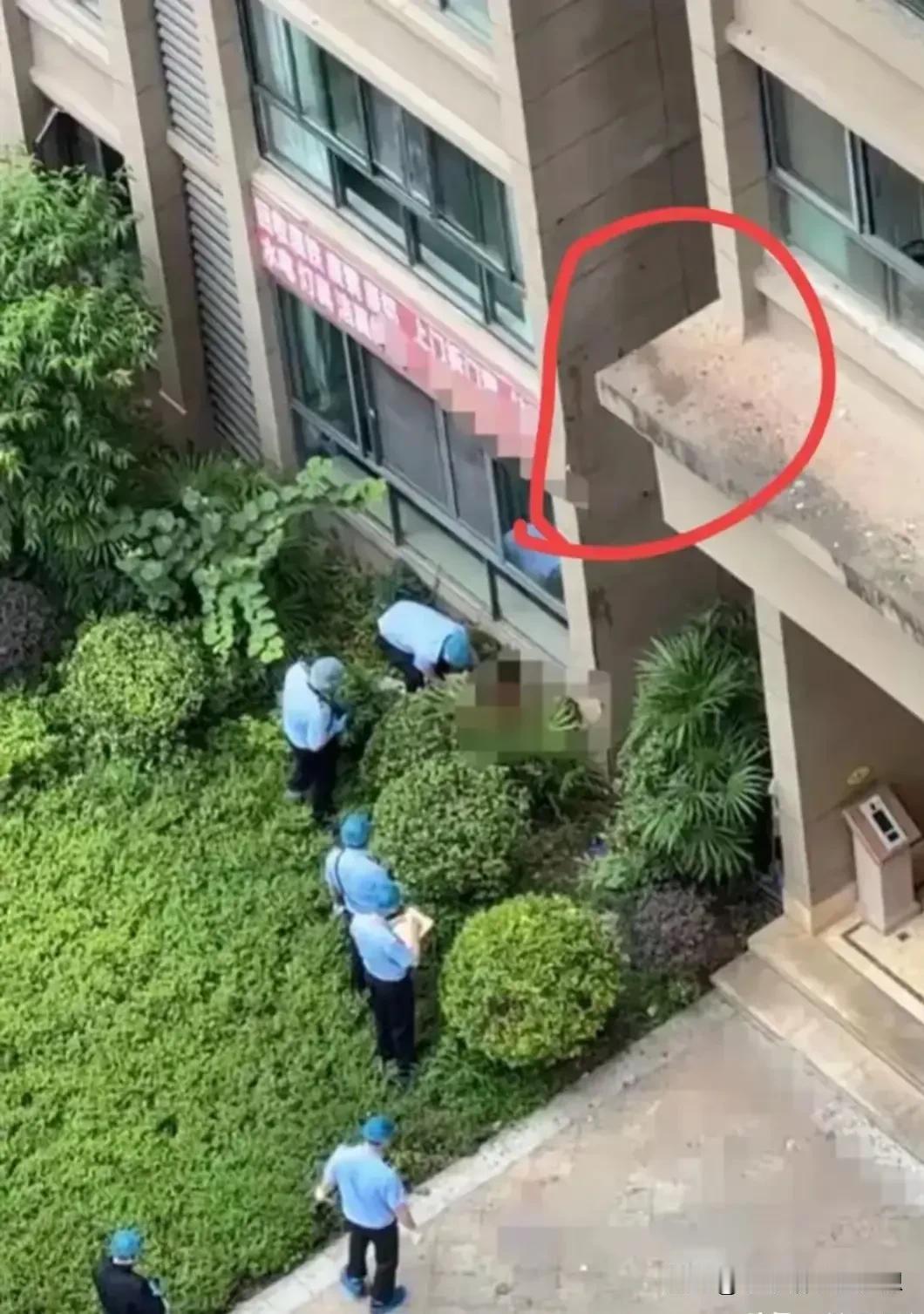 唉，孩子真的太惨，男的就不能看在孩子的份上，放过他的妈妈吗？现在他们两个都没了，