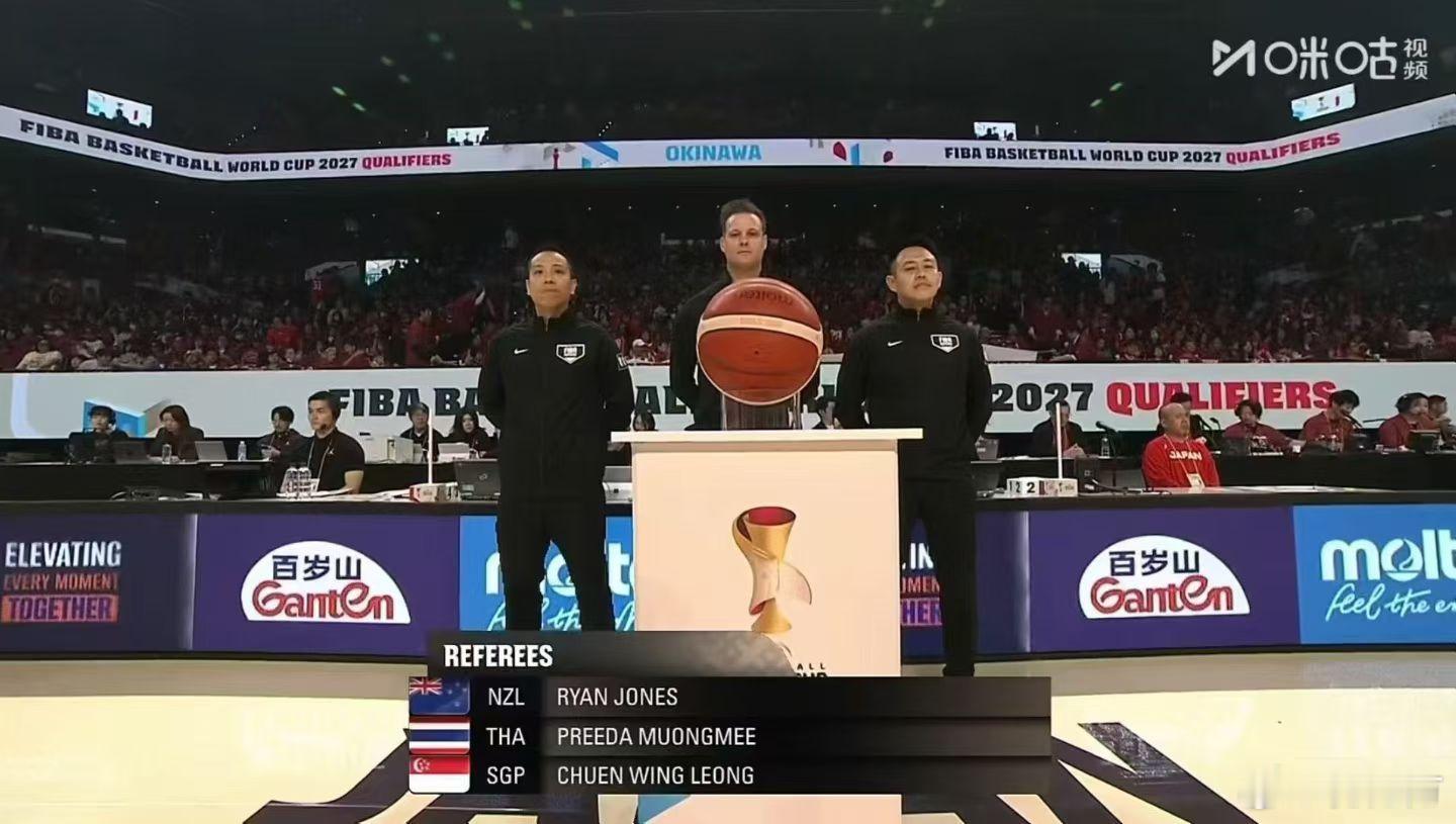 裁判抢戏难挡中国男篮赢球 来来来！来送给他们三位一个成语 ___ ___ ___