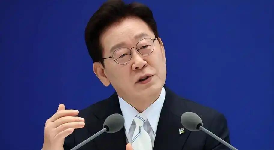 *李在明，真是老狐狸之中的老狐狸。特朗普要求韩国给美军掏出100亿军费，顺便帮助