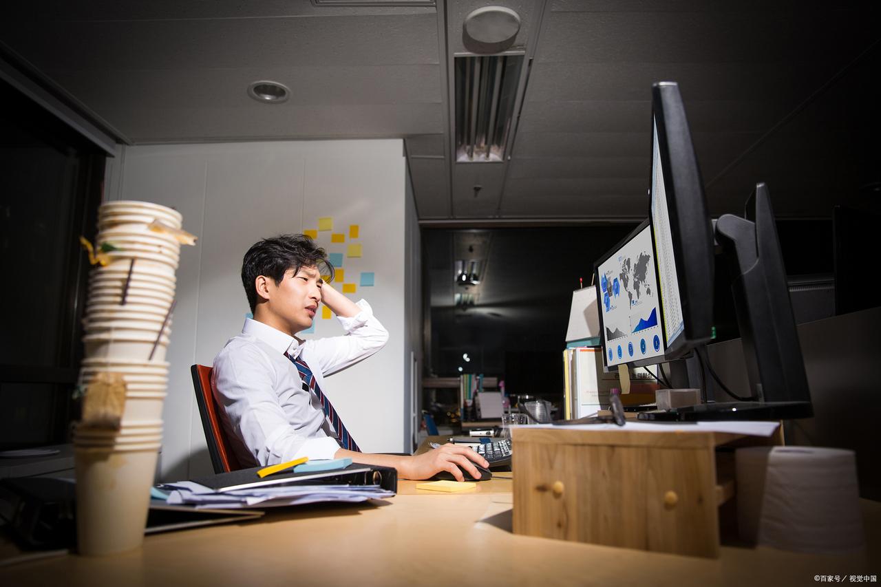 西安一男子上班期间26次打卡早退，却点30块钱加班餐，公司称属于严重违纪，将其开