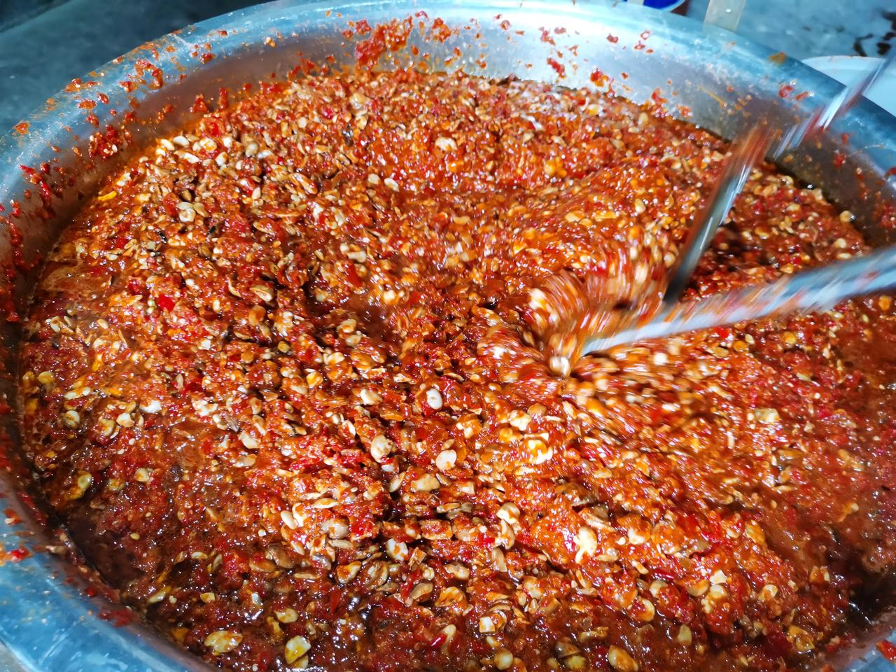 对于四川农村人来说，炒菜可以没有葱姜蒜，但是绝不能少了豆瓣酱。经过20多天的时间