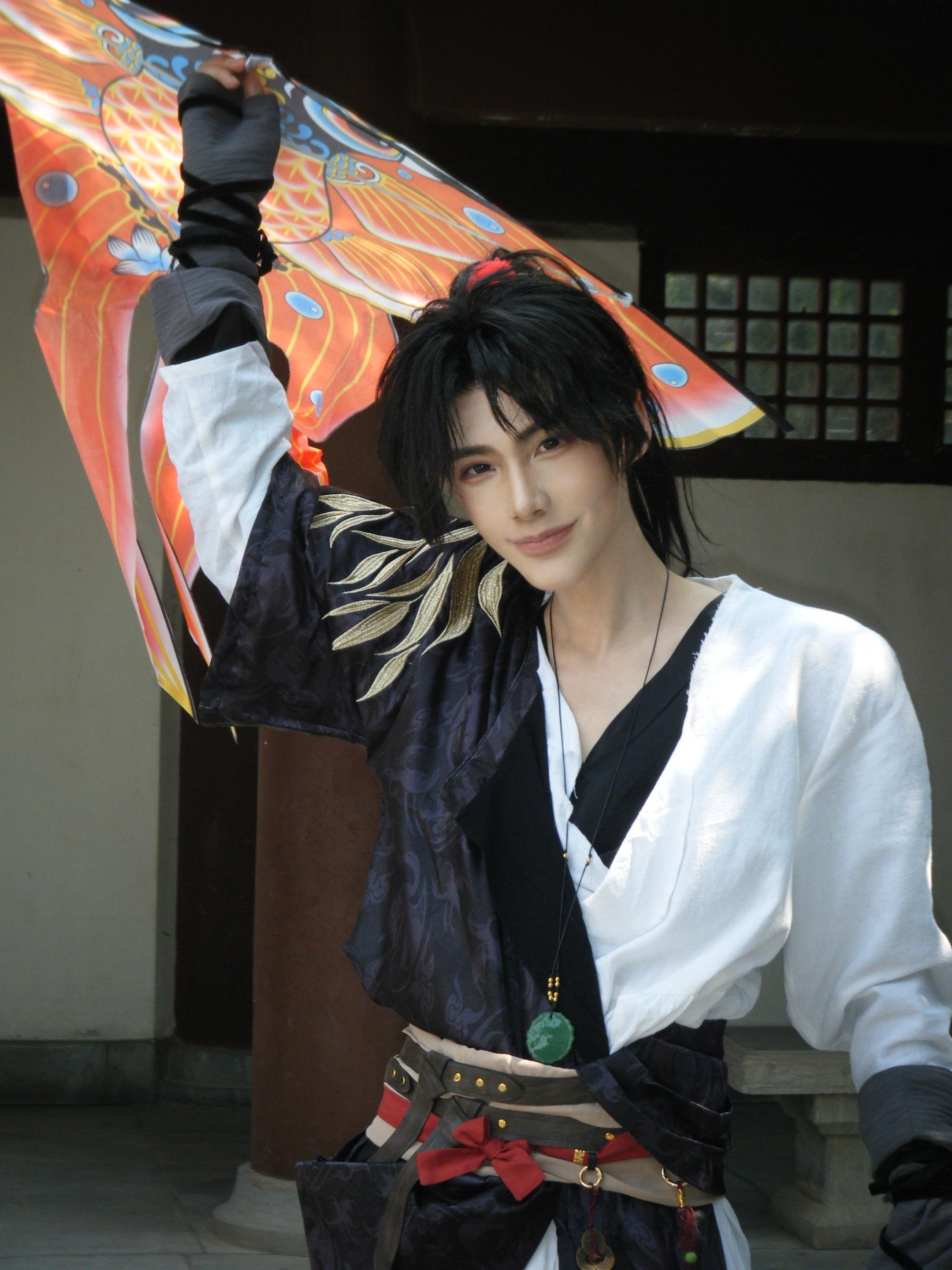 小红线，风筝线再放长些。