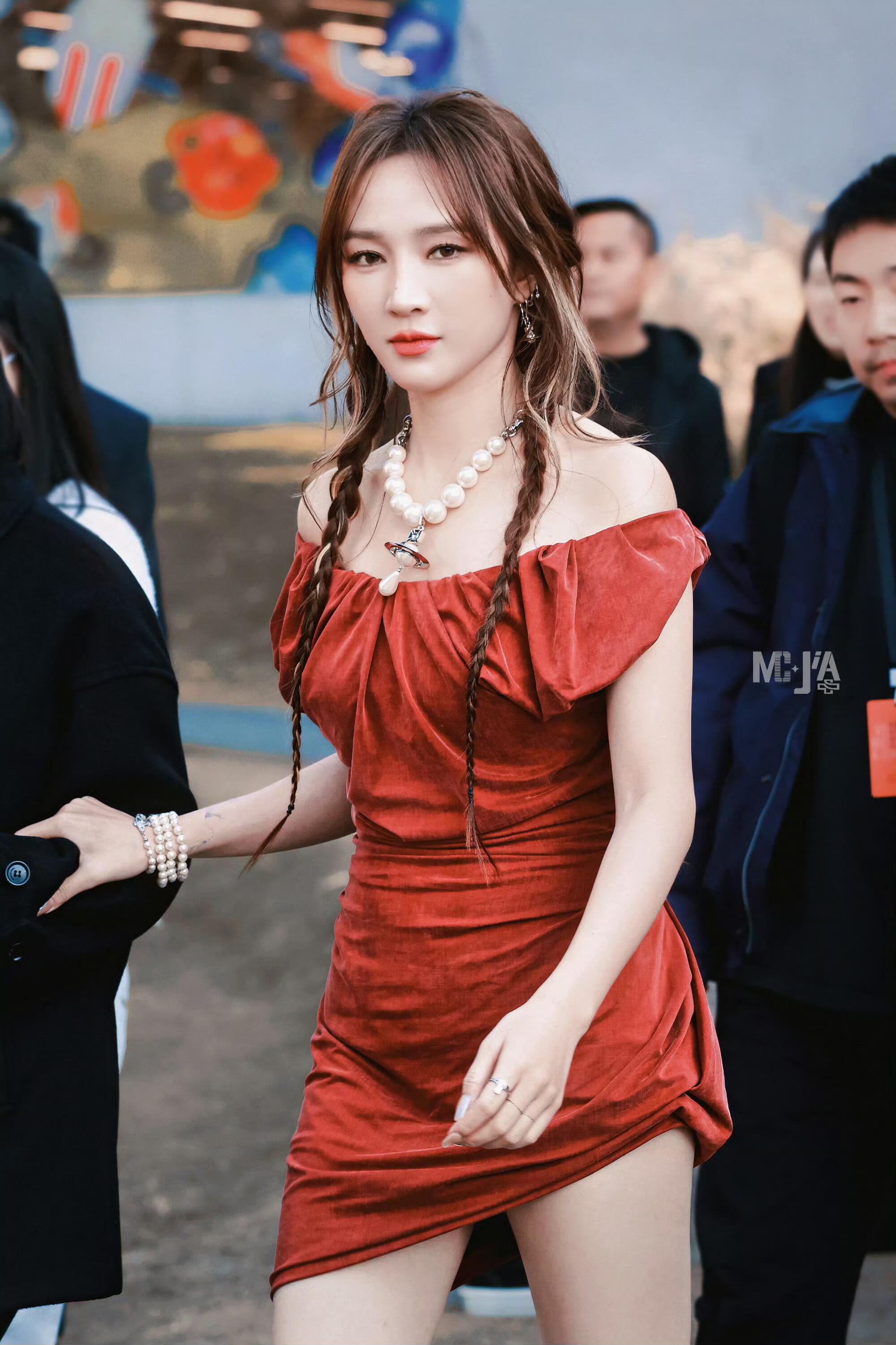 孟佳 x 大长腿太撩人