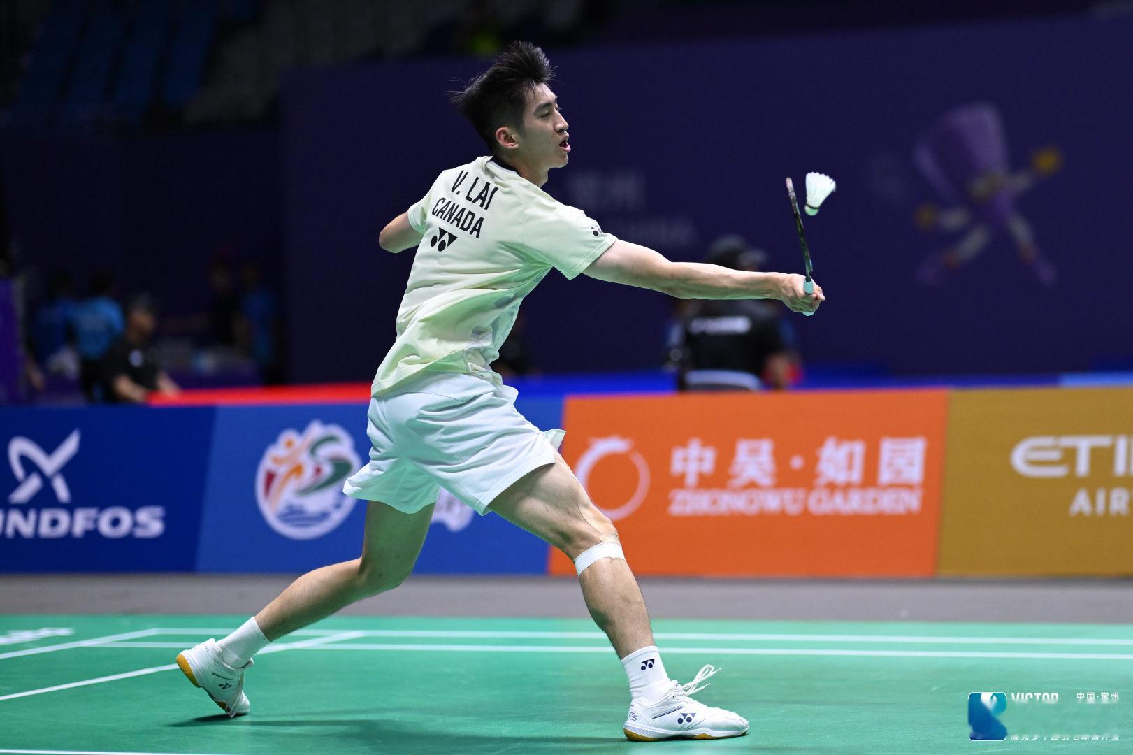 赖浩俊🇨🇦 22-24、21-14、21-10 戚又仁下轮：赖浩俊🇨🇦 