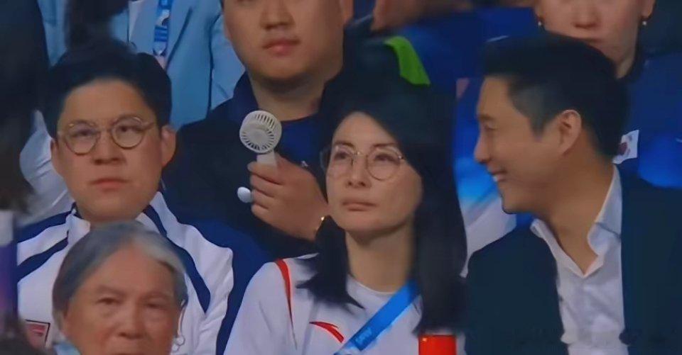 古人云，鹰钩鼻的人厉害得很！她成了霍家的团宠，俩保镖护航，右边霍启刚，左边霍启山