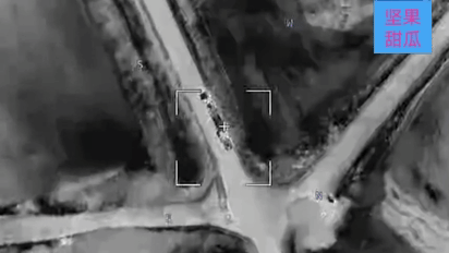 在库尔斯克的公路上，乌军的装甲车竟然停在路边，带热成像的zala无人机看的一清二