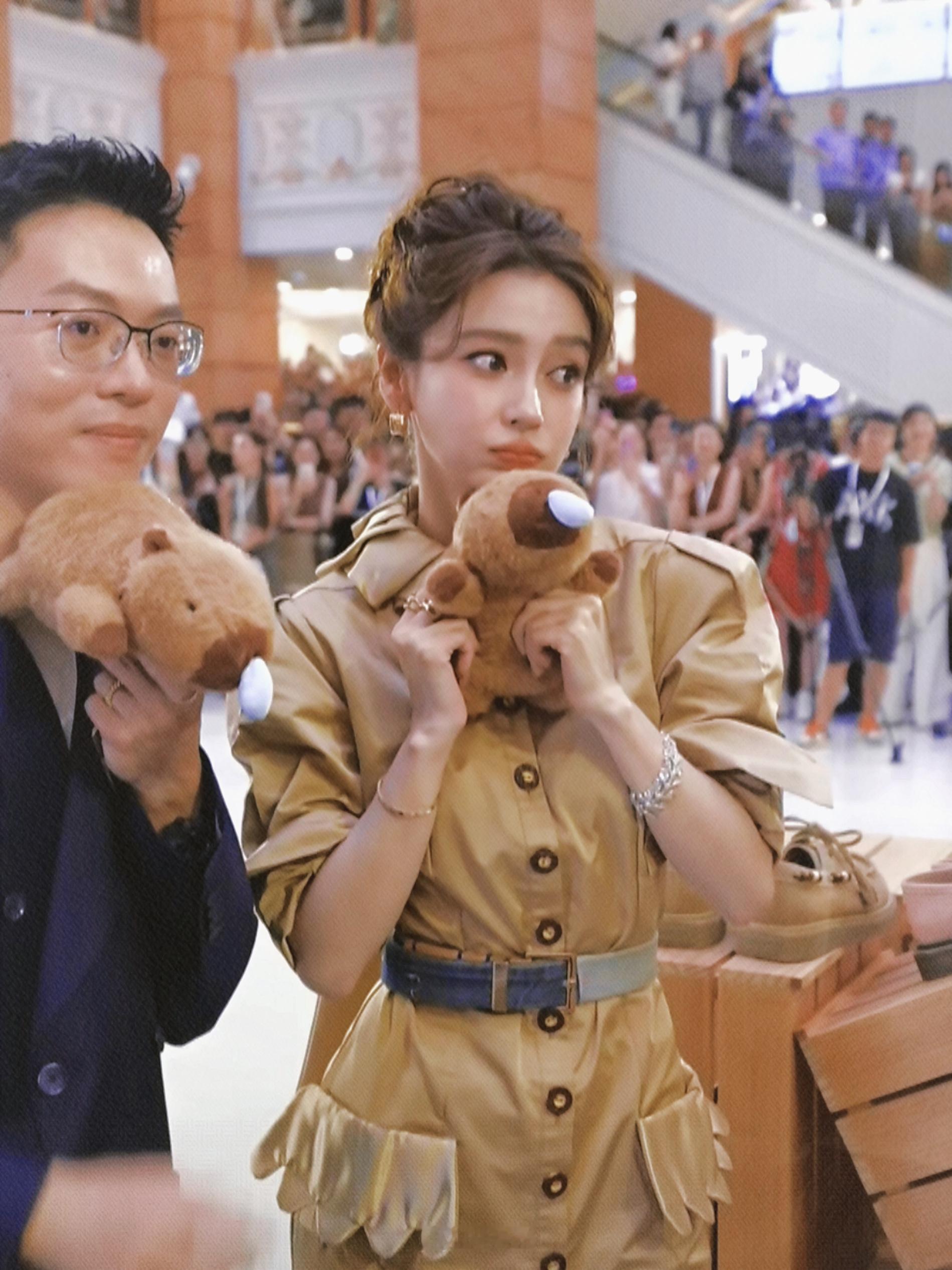 angelababy angelababy “浪漫的事莫过于我爱你”
