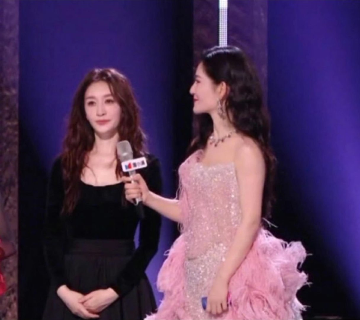 李小冉祝今晚乘风姐姐鸟巢团建开心李小冉今天有事不能跟大家一起去鸟巢团建看杰哥演唱