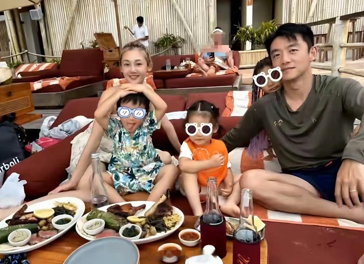 如果家属不愿意，请尊重家属的意见，请给孩子们打码郑恺苗苗三个孩子近照