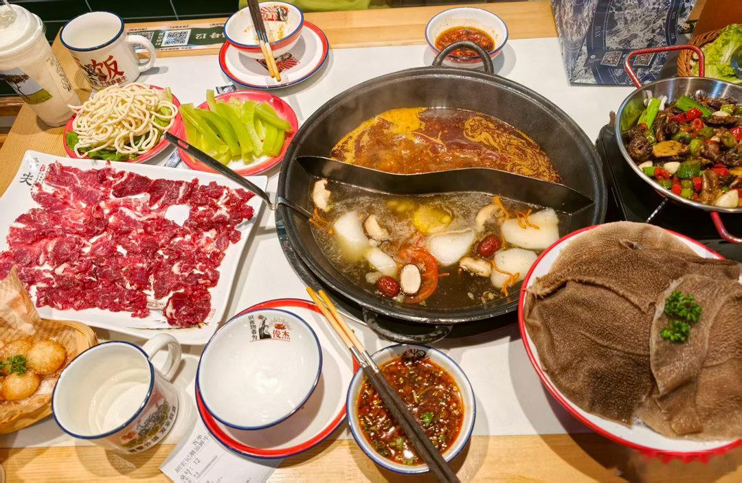 麻辣牛油锅重度依赖 （后续老板给我加了一斤麻辣牛油 被辣麻木 