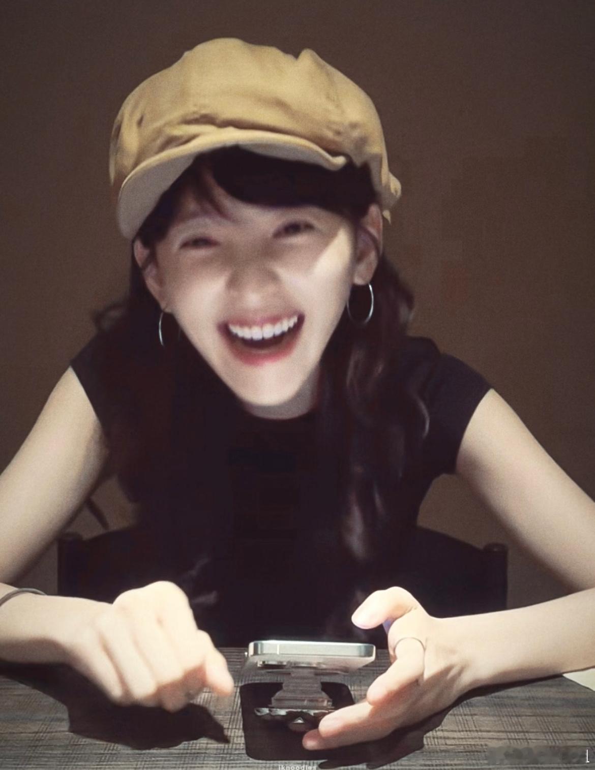 章若楠 这个女人实在是太貌美～笑的好好看啊啊啊 ​​​