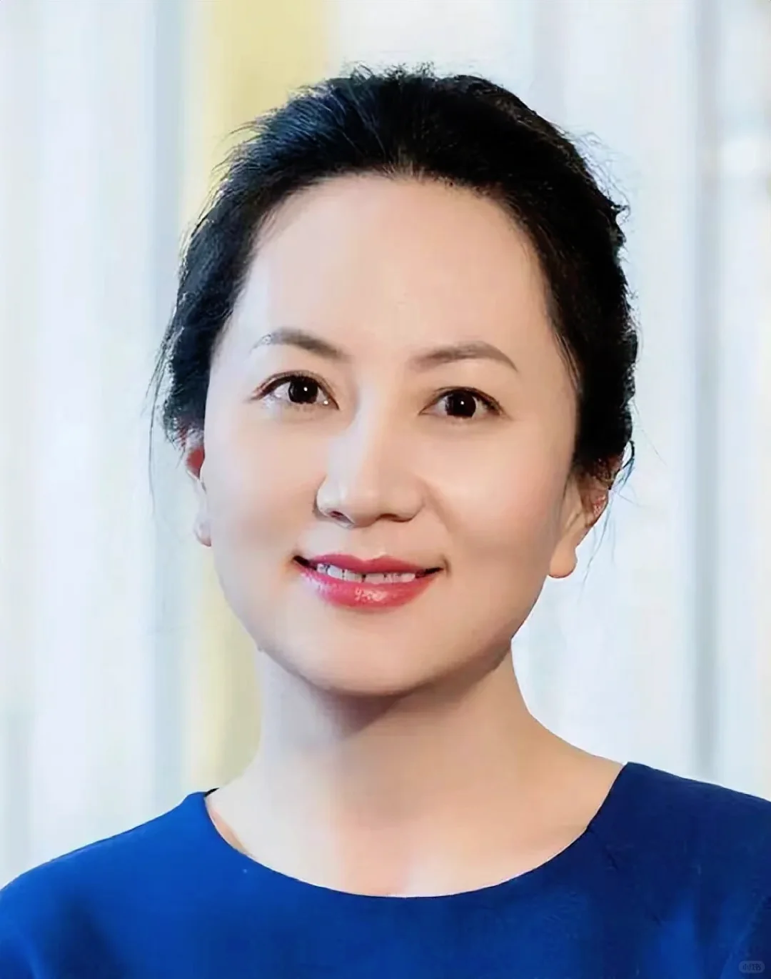 52岁孟晚舟真节约，一条裙子穿多年