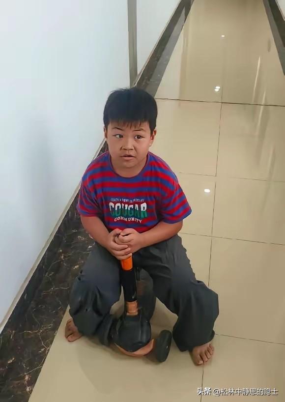 谁能想到，河南荥阳一名7岁的小男孩，只是因为太过想念远在郑州的舅舅，趁着奶奶在厨