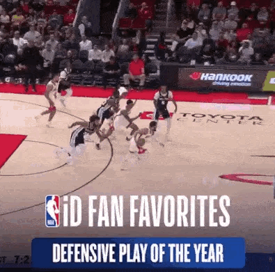 杰伦格林沦为背景板！

NBA官方评选上赛季年度最佳防守回合，文班亚马大帽格林滑