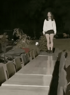 舞台是自己的，只要有本事，哪里都是舞台

   俗话说艺高人胆大，心有多大，舞台