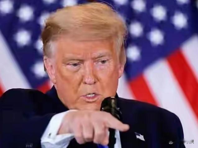 特朗普竭力挑战国际法！
特朗普说
什么国际法
美国的利益
就是法
不符合美国的利