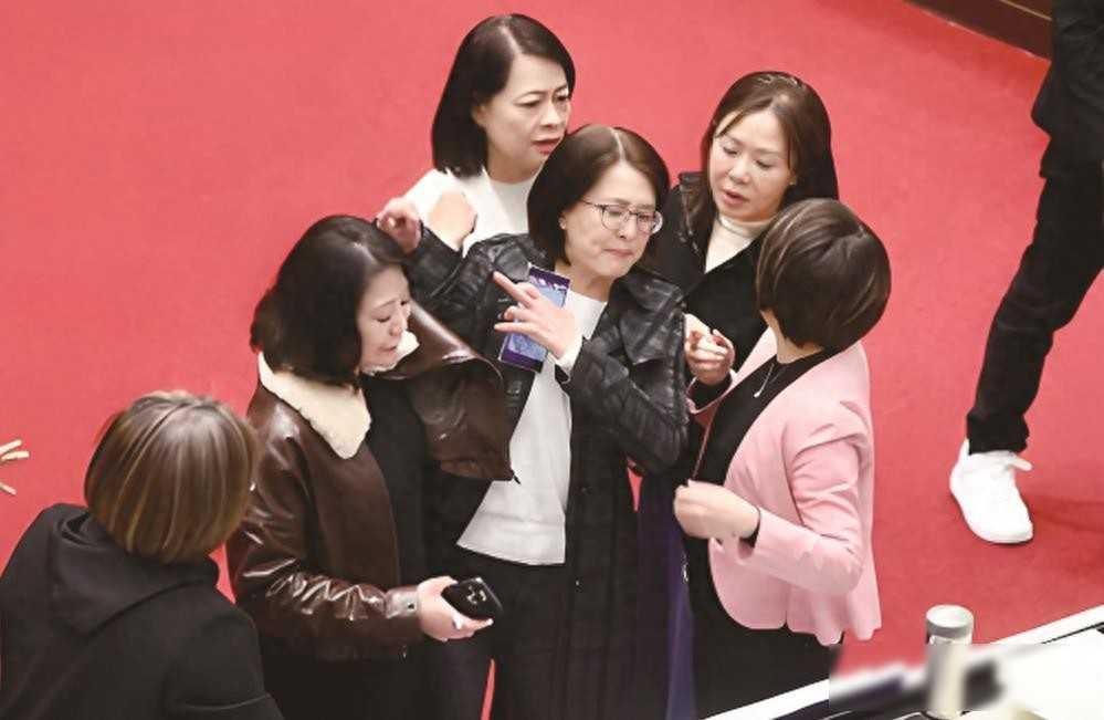 立法院吵翻天，蓝白联手改党产条例，转型正义成政治工具？

2026年1月30日，