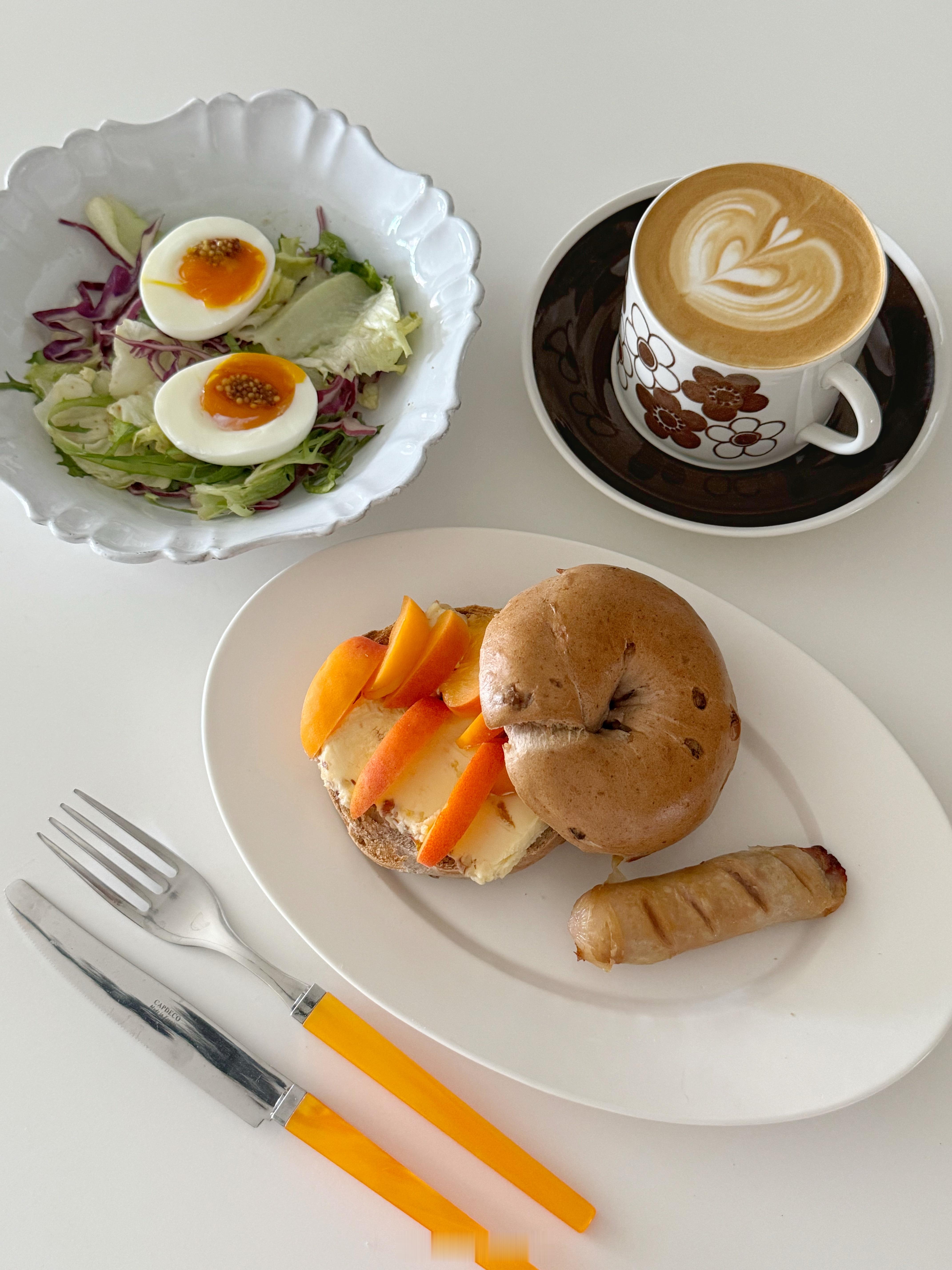有了现成的面包🥖早餐就变得极其简单🍳 ​​​