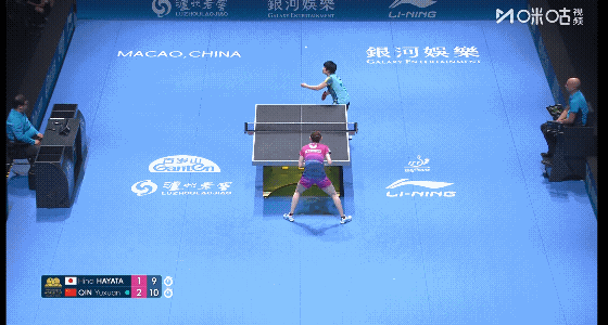 覃予萱果然不怕早田希娜，世界杯首秀面对排名第9的日本名将，十分想要赢，第一局就叫